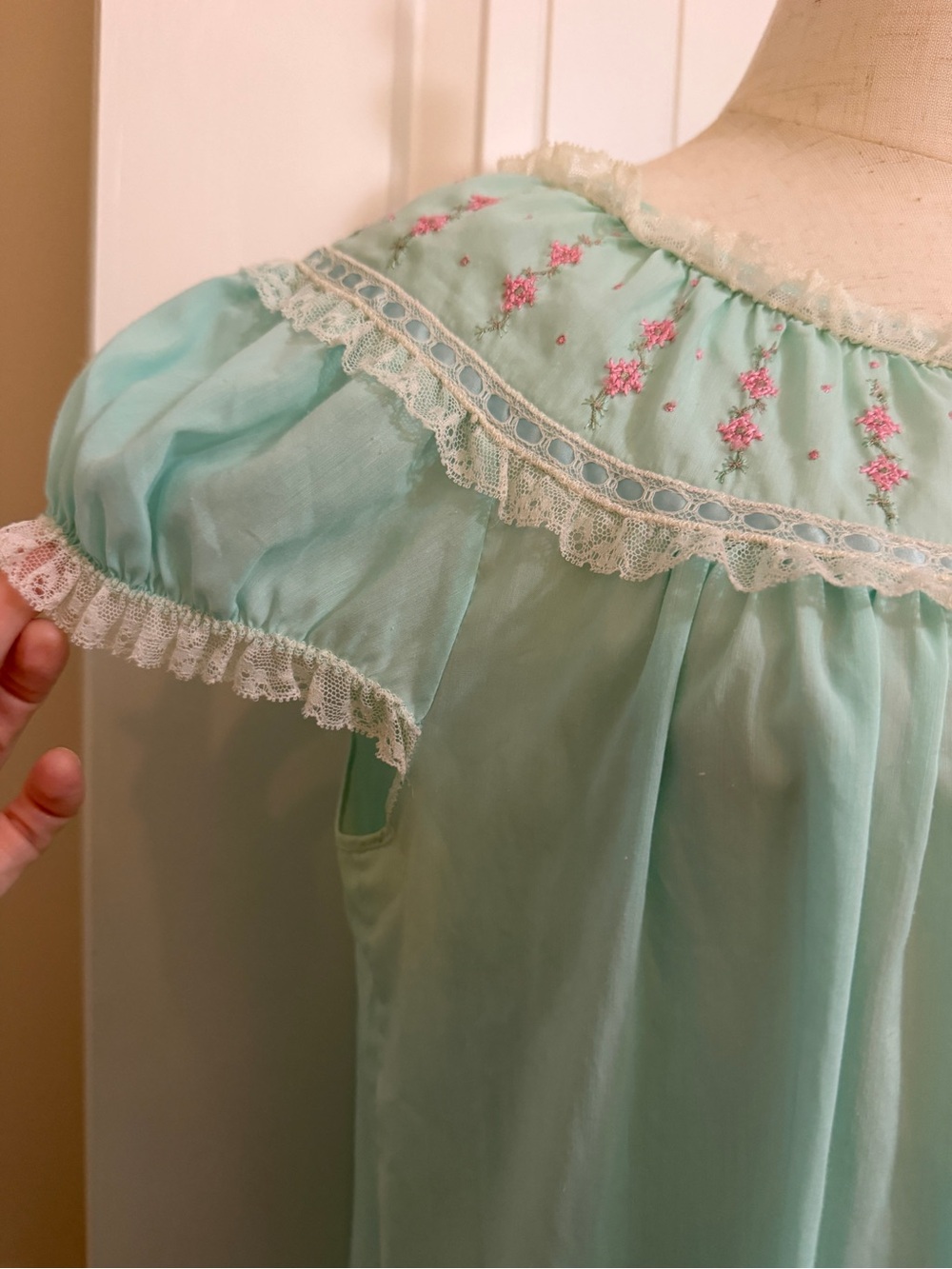 Melissa by Barbizon Vintage Light Aqua Nightgown with Delicate Lace Yoke Sz Med - Picture 5 of 17